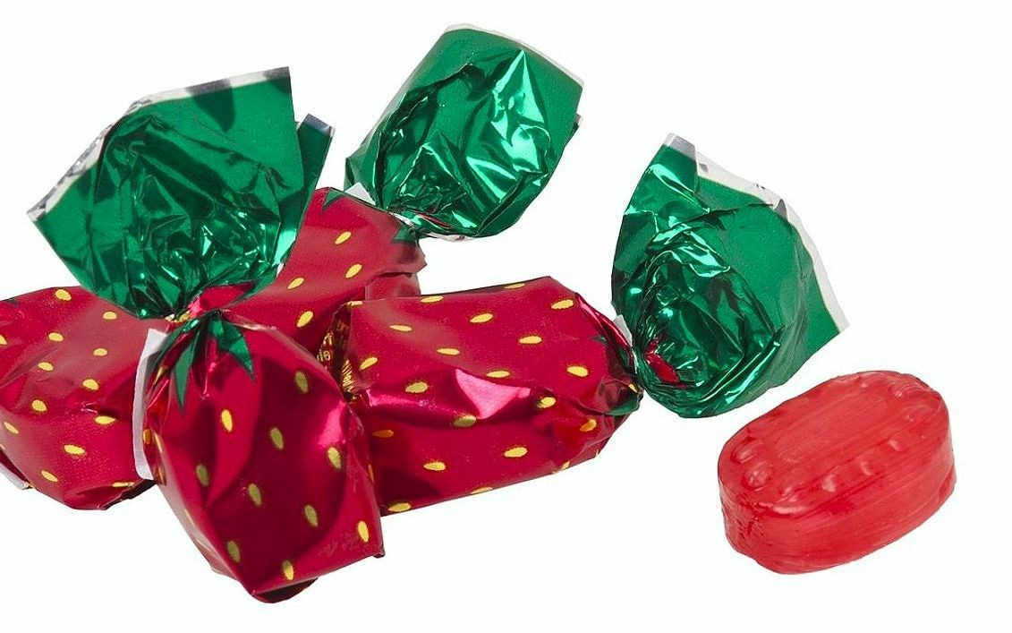 Altın renkli, fırından çıkmış tatlı bonbon